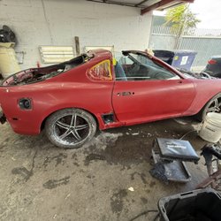 Avant-Garde Customz - High-end paint jobs with showroom mirror finish