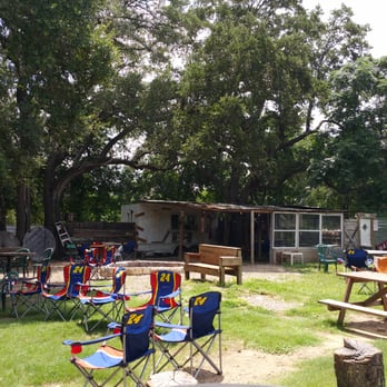 Bella's Under the Oaks - Bella's Under the Oaks food trailer in Lytton Springs. - Barbeque Near Me - Lytton Springs, Texas Bella's Under the Oaks - Bella's Under the Oaks food trailer in Lytton Springs. - Barbeque Near Me - Lytton Springs, Texas