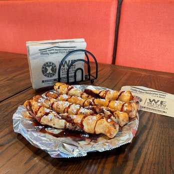 Extreme Pizza - a plate of food on a table - Pizza Near Me - McAllen, Texas Extreme Pizza - a plate of food on a table - Pizza Near Me - McAllen, Texas
