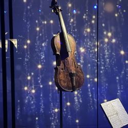 Titanic Belfast - The violin