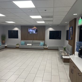 Inland Valley Veterinary Specialists & Emergency Center - Front waiting room - Veterinarians Near Me - Upland, California Inland Valley Veterinary Specialists & Emergency Center - Front waiting room - Veterinarians Near Me - Upland, California