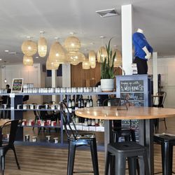 Well Hung Vineyard - Dining area