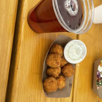 Deckhand Dave's Fish Tacos - Salmon Tots Local Alaskan Beer - Food Trucks Near Me - Juneau, Alaska