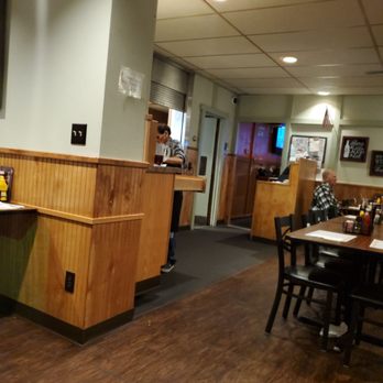Valley View Inn - Inside the restaurant - Bars Near Me - Parkville, Maryland