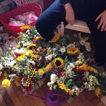 Molly Oliver Flowers - Flowers for the centerpieces - Florists Near Me Molly Oliver Flowers - Flowers for the centerpieces - Florists Near Me