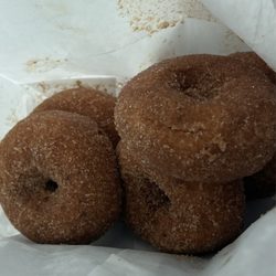 Maple Leaf Orchard - Winner winner apple donuts