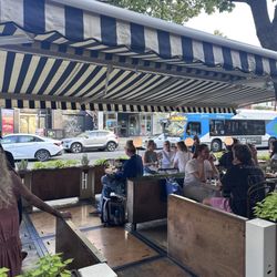 Bar Henrietta - Outside patio