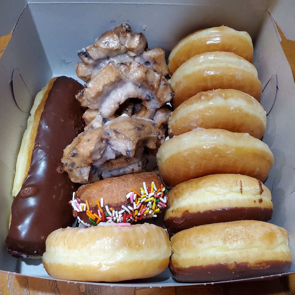 Dozen donuts = 5 glazed, 3 blueberry, 2 chocolate, 1 chocolate sprinkle, and 1 barvarian filled bar Dozen donuts = 5 glazed, 3 blueberry, 2 chocolate, 1 chocolate sprinkle, and 1 barvarian filled bar