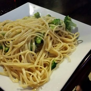 Bella Luna Restaurant and Pizza - Broccoli had a wierd sorta garlic taste - Italian Near Me - Melbourne, Florida
