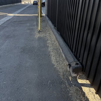 John’s Yard Clean-Up Service - Landscaping Near Me