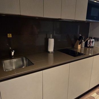 Staybridge Suites - Small kitchen - Hotels Near Me - Hounslow, XGL