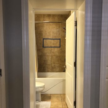 Mako Renovation - Old bathroom - General Contractors Near Me - Chicago, Illinois