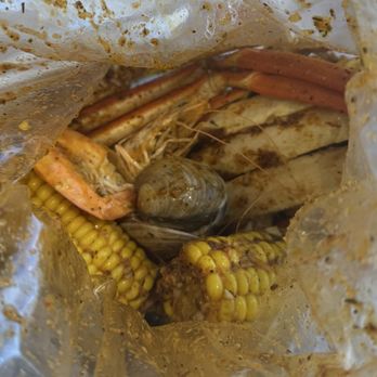 Kickin Kajun - Snow Crab Legs Combo with Da Mix Sauce, mild - Cajun/Creole Near Me - Kapolei, Hawaii