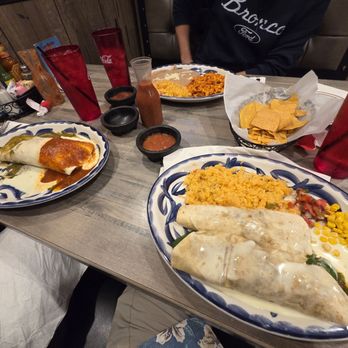 La Base Mexican Restaurant - 114. Burrito Mexicano 113. Burrito Roqueta 88. Pollo Chipotle - Mexican Near Me - Fairborn, Ohio La Base Mexican Restaurant - 114. Burrito Mexicano 113. Burrito Roqueta 88. Pollo Chipotle - Mexican Near Me - Fairborn, Ohio