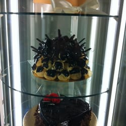Cukrárna Chocoalte Koruna Pralines - Druhá výloha :) Jsou opravdu kreativní!