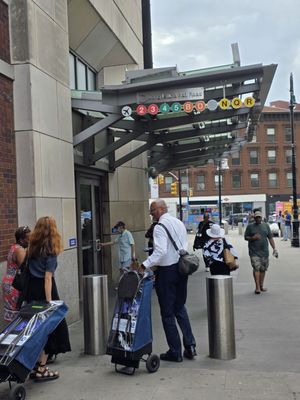 Atlantic Terminal Mall by null