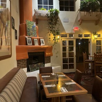 El Pinto - Dining area - New Mexican Cuisine Near Me - Albuquerque, New Mexico