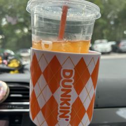 Tee cup w Black Cherry Mango Pineapple Dunkin' Refresher
