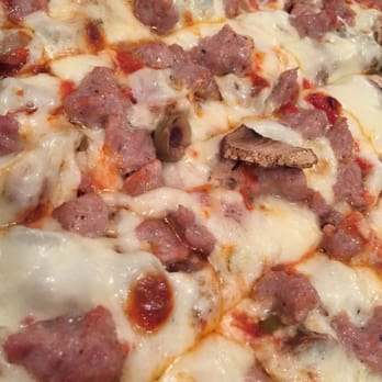 Signature Bar & Grill - Best pizza in Faribault! The beer isn't bad either. Staff is super friendly as well. Come, eat, drink, have fun responsibly. - Bars Near Me - Faribault, Minnesota