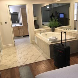 Baskins Creek Condominiums - Whirlpool bath