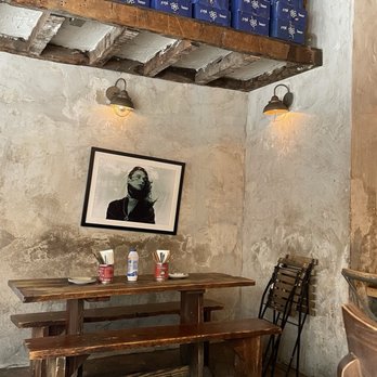 Kiki's - Interior - Greek Near Me - New York, New York