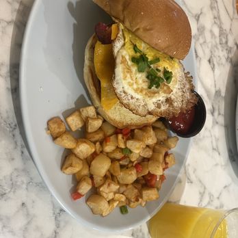 Sunshine Diner - Breakfast sandwich, home potatoes/fries, fresh squeezed orange juice - Breakfast & Brunch Near Me - Orlando, Florida Sunshine Diner - Breakfast sandwich, home potatoes/fries, fresh squeezed orange juice - Breakfast & Brunch Near Me - Orlando, Florida