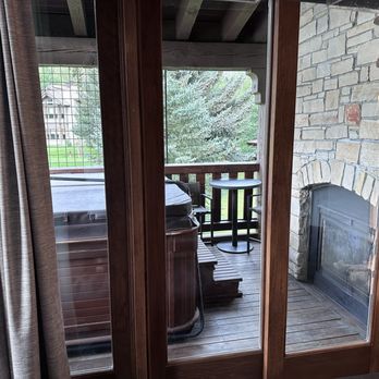 Hotel Park City - Hot tub and outdoor fireplace - Resorts Near Me - Park City, Utah