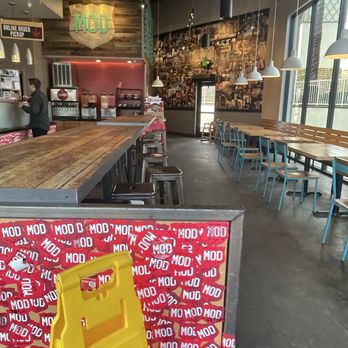 MOD Pizza - Dining area - Fast Food Near Me - Foothill Ranch, California