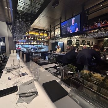 Burtons Grill & Bar - Interior bar - New American Near Me - Wayne, Pennsylvania