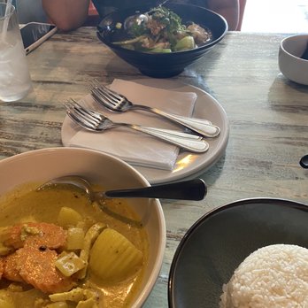 9 Thai kitchen - Yellow Curry and Wonton Soup - Thai Near Me - Las Vegas, Nevada