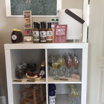 Bluegrass Vineyard - Wine Tasting Room Near Me - Smiths Grove, Kentucky