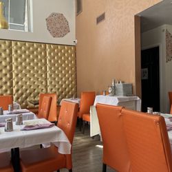 Kesari Indian Cuisine - Restaurant tables
