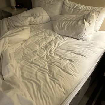 DoubleTree by Hilton Hotel Milwaukee - Brookfield - Mattress cratered 2-3 inches. Not cool. - Hotels Near Me - Brookfield, Wisconsin