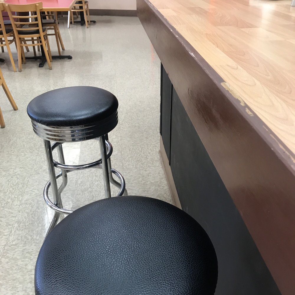 Foothill Pizza - Three bar seats - Pizza Near Me - Lockeford, California