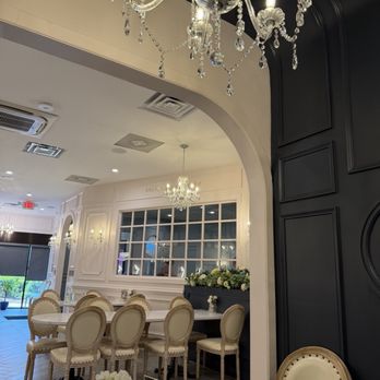 Prince Tea House - Chandelier over booth seating - Patisserie/Cake Shop Near Me - Memphis, Tennessee