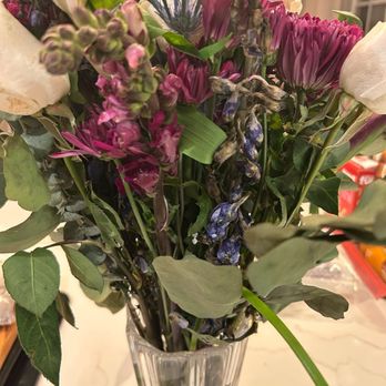 UrbanStems - Dead flowers that got delivered which look nothing like the picture! - Florists Near Me UrbanStems - Dead flowers that got delivered which look nothing like the picture! - Florists Near Me