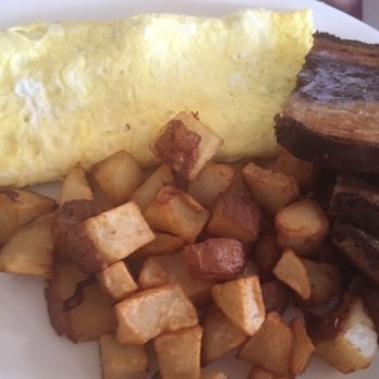 Harry's All American - Chicken and Swiss Cheese Omelet - Breakfast & Brunch Near Me - Boston, Massachusetts