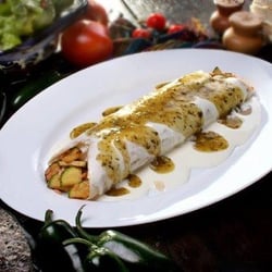 Salsería Paseo - Quesadilla com salsa de queso tierno jalapeños triturados