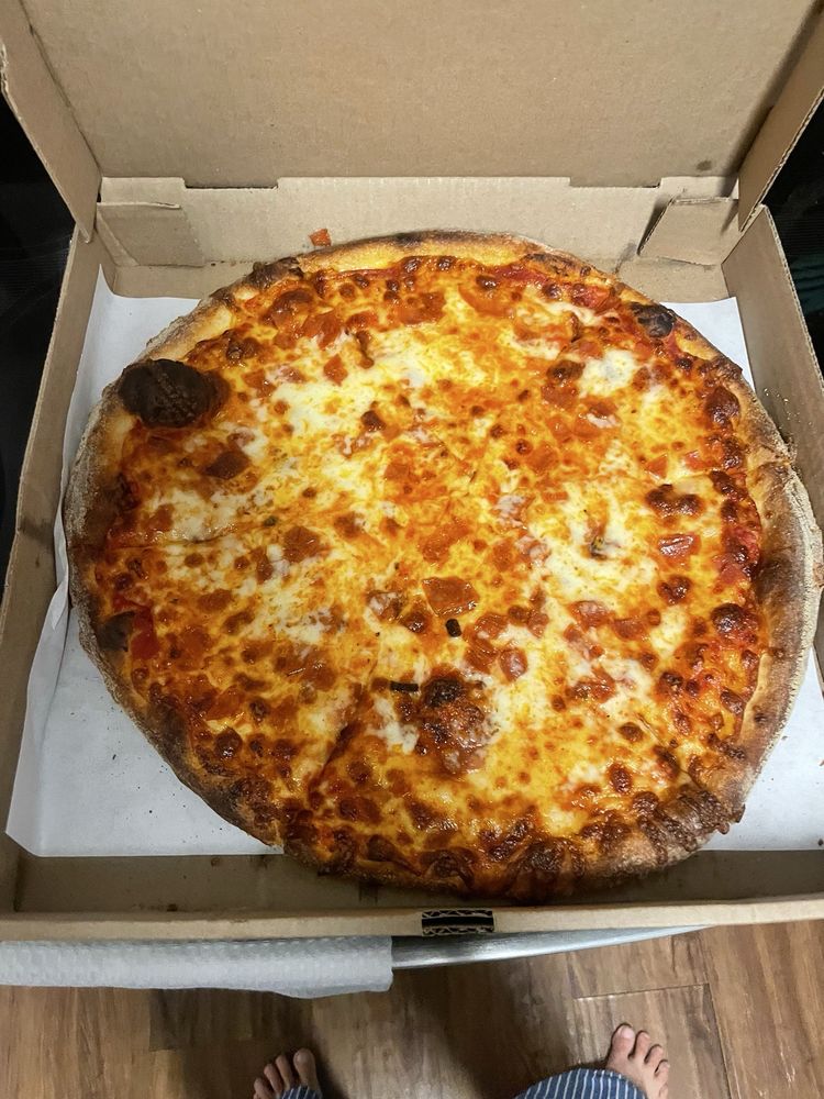 Genova's Pizza & Pasta Logo