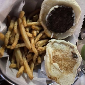 Down the Hatch Maui - Kid's scratch burger - Seafood Near Me - Lahaina, Hawaii