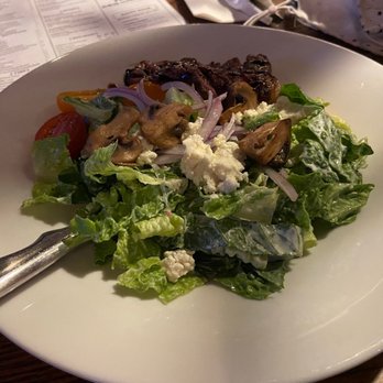 Elephant & Castle - Steak Salad - Pubs Near Me - Chicago, Illinois Elephant & Castle - Steak Salad - Pubs Near Me - Chicago, Illinois