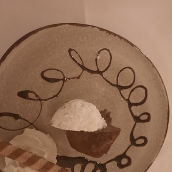 Napoli - Witte en Zwarte CHOCOLADE met slagroom - Italian Near Me - Haarlem, New Hampshire Napoli - Witte en Zwarte CHOCOLADE met slagroom - Italian Near Me - Haarlem, New Hampshire