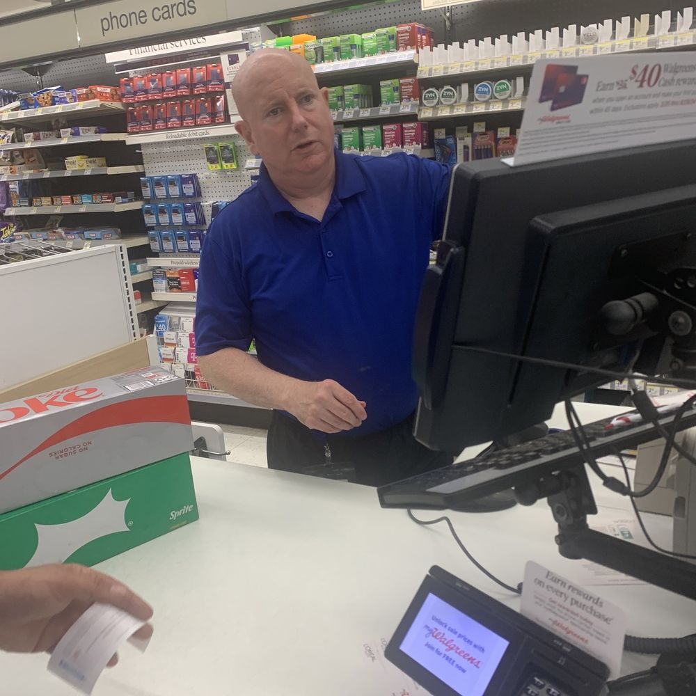 Walgreens - Horrible worker with no respect for customers. - Drugstores Near Me - Solon, Ohio Walgreens - Horrible worker with no respect for customers. - Drugstores Near Me - Solon, Ohio