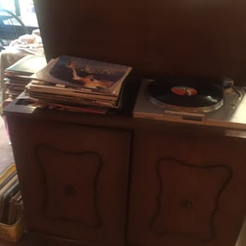 Roadhouse Deli - Old record player! With TONS of records! - Delis Near Me - Boonton, New Jersey