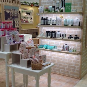 Rmk Cosmetics Beauty Supply 中央区天神1丁目4 1 福岡市 福岡県 Japan Phone Number Yelp