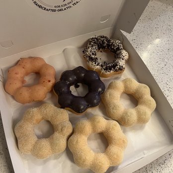 Le Creme - Honeydew (x3), Taro (middle), Strawberry (top left), Cookies and Cream (top right) - Desserts Near Me - San Jose, California Le Creme - Honeydew (x3), Taro (middle), Strawberry (top left), Cookies and Cream (top right) - Desserts Near Me - San Jose, California