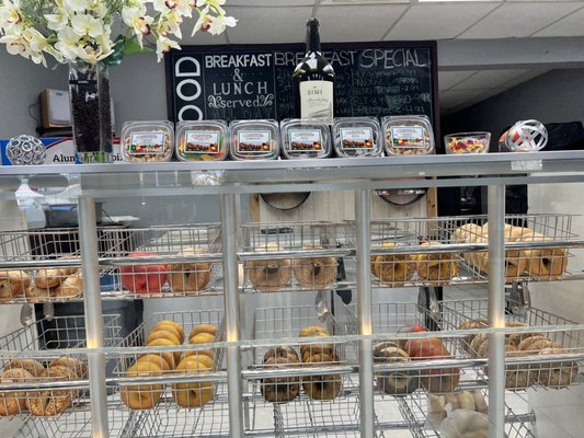 Huba Huba Bagel & Deli Cafe