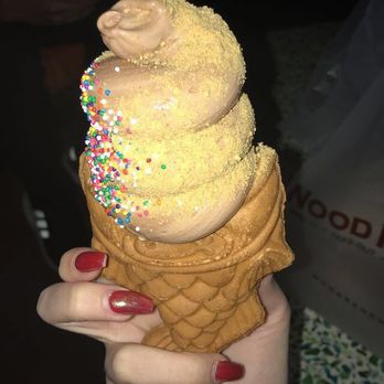 Somisomi - Chocolate frozen yogurt with custard inside and rainbow sprinkles - Ice Cream & Frozen Yogurt Near Me - Irvine, California