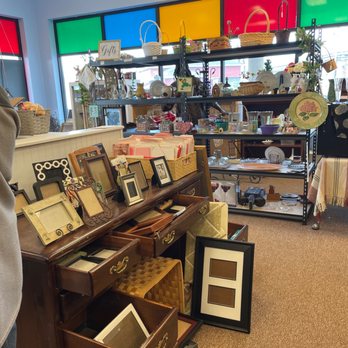 CAPTAIN's Treasures - Thrift Stores Near Me - Clifton Park, New York