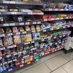 7-Eleven - .....